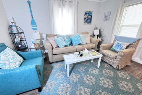 House in Tampa, Florida 3 bedrooms, 120.87 sq.m. № 1899135 - photo 5