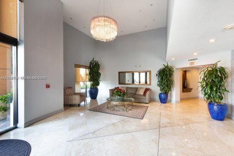 Apartamento en alquiler en Miami, Florida, 1 dormitorio, 66.7 m2 № 2052051 - foto 2