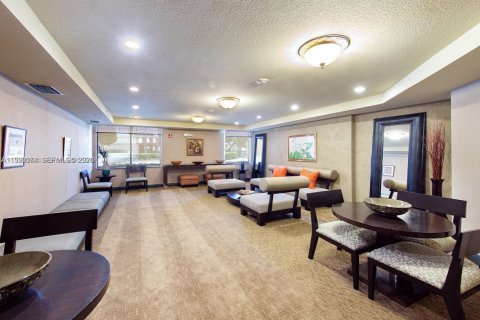 Apartamento en alquiler en Miami, Florida, 1 dormitorio, 66.7 m2 № 2052051 - foto 3