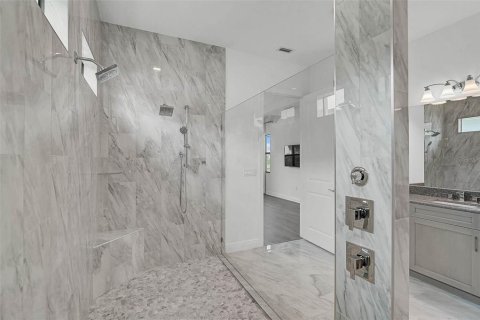Купить виллу или дом в Лейквуд Ранч, Флорида 8 комнат, 278.71м2, № 1912168 - фото 21