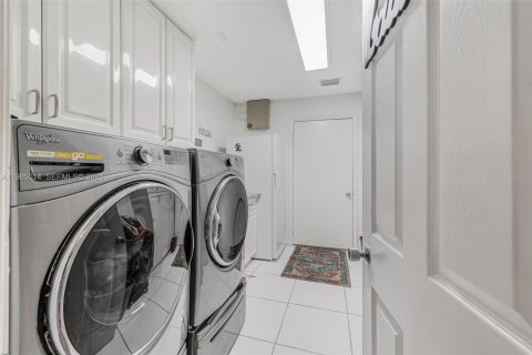 Casa en venta en Davie, Florida, 5 dormitorios, 419.08 m2 № 2049715 - foto 21