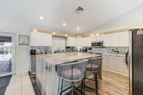 Casa en venta en Davie, Florida, 5 dormitorios, 419.08 m2 № 2049715 - foto 15