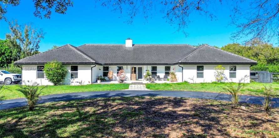 Casa en Davie, Florida 5 dormitorios, 419.08 m2 № 2049715