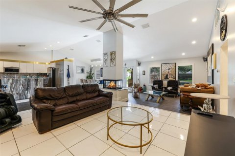 Casa en venta en Davie, Florida, 5 dormitorios, 419.08 m2 № 2049715 - foto 12