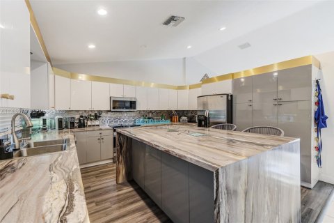 Casa en venta en Davie, Florida, 5 dormitorios, 419.08 m2 № 2049715 - foto 14