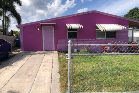 Casa en venta en Riviera Beach, Florida, 3 dormitorios, 77.67 m2 № 2263402 - foto 1