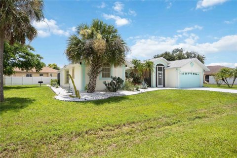 Casa en alquiler en Port Charlotte, Florida, 3 dormitorios, 195.84 m2 № 1879493 - foto 3