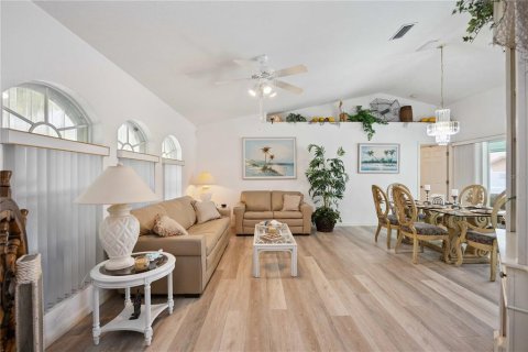Casa en alquiler en Port Charlotte, Florida, 3 dormitorios, 195.84 m2 № 1879493 - foto 6