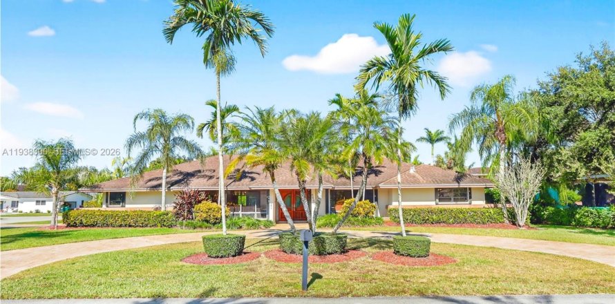 Дом в Майами, Флорида 5 спален, 282.89м2 № 1996054