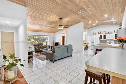 Купить виллу или дом в Майами, Флорида 5 спален, 282.89м2, № 1996054 - фото 8