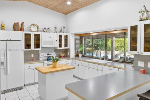 Купить виллу или дом в Майами, Флорида 5 спален, 282.89м2, № 1996054 - фото 11