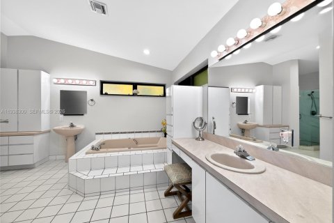 Купить виллу или дом в Майами, Флорида 5 спален, 282.89м2, № 1996054 - фото 24