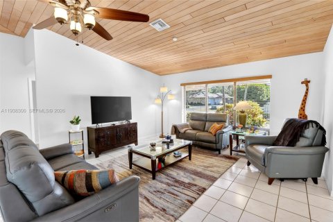 Купить виллу или дом в Майами, Флорида 5 спален, 282.89м2, № 1996054 - фото 7