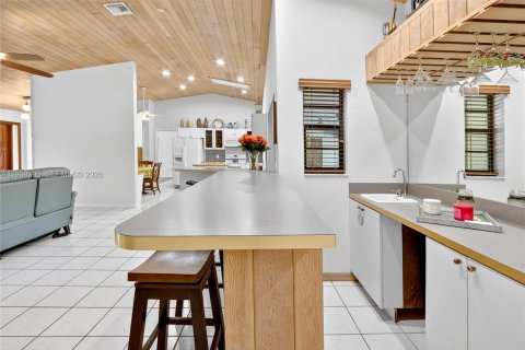 Купить виллу или дом в Майами, Флорида 5 спален, 282.89м2, № 1996054 - фото 9