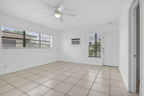Commercial property in Pompano Beach, Florida № 2274198 - photo 12