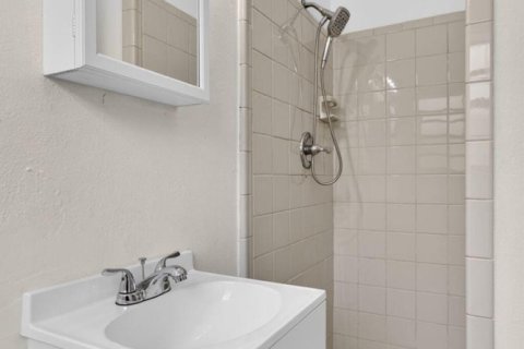 Commercial property in Pompano Beach, Florida № 2274198 - photo 11