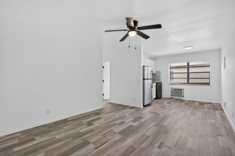 Commercial property in Pompano Beach, Florida № 2274198 - photo 10