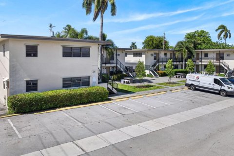 Commercial property in Pompano Beach, Florida № 2274198 - photo 7