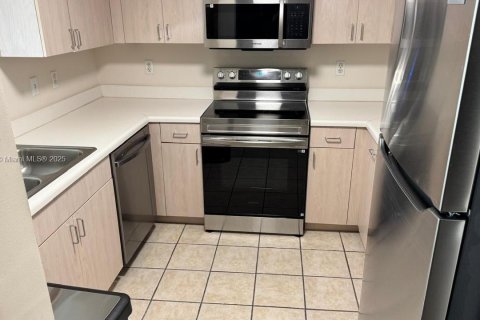Copropriété à louer à Coral Gables, Floride: 53.33 m2 № 1924538 - photo 11