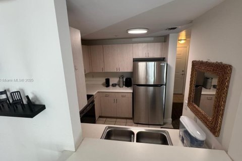 Copropriété à louer à Coral Gables, Floride: 53.33 m2 № 1924538 - photo 8