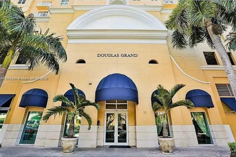 Copropriété à louer à Coral Gables, Floride: 53.33 m2 № 1924538 - photo 1