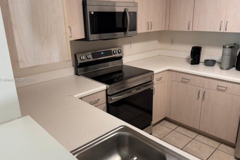 Copropriété à louer à Coral Gables, Floride: 53.33 m2 № 1924538 - photo 12