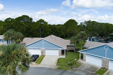 Dúplex en venta en Daytona Beach, Florida, 2 dormitorios, 136.29 m2 № 1913665 - foto 1