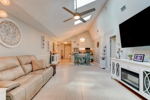 Dúplex en venta en Daytona Beach, Florida, 2 dormitorios, 136.29 m2 № 1913665 - foto 12