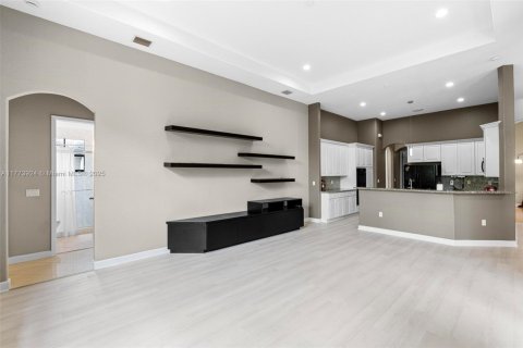 House in Miramar, Florida 5 bedrooms, 284.37 sq.m. № 1695556 - photo 8