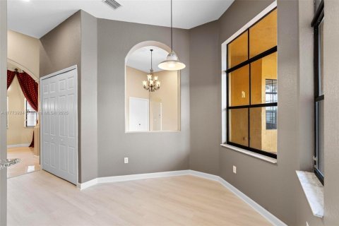 House in Miramar, Florida 5 bedrooms, 284.37 sq.m. № 1695556 - photo 5