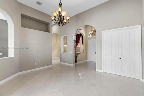 House in Miramar, Florida 5 bedrooms, 284.37 sq.m. № 1695556 - photo 14