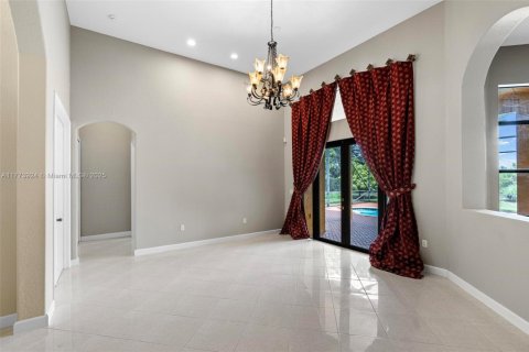 House in Miramar, Florida 5 bedrooms, 284.37 sq.m. № 1695556 - photo 13