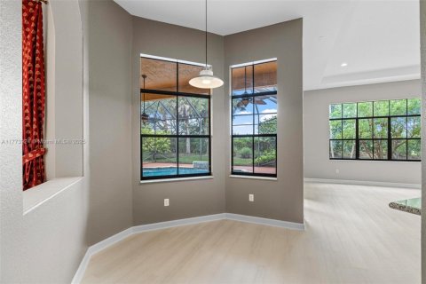 House in Miramar, Florida 5 bedrooms, 284.37 sq.m. № 1695556 - photo 4