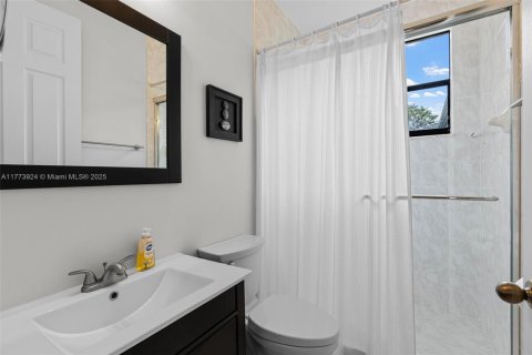 House in Miramar, Florida 5 bedrooms, 284.37 sq.m. № 1695556 - photo 27