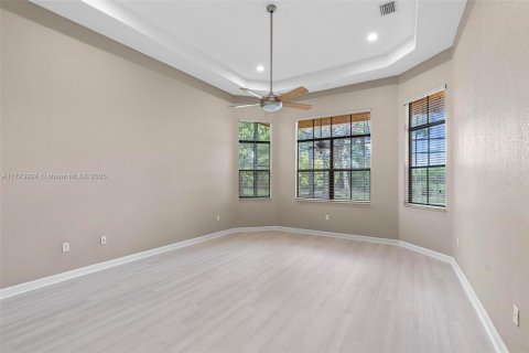 House in Miramar, Florida 5 bedrooms, 284.37 sq.m. № 1695556 - photo 18