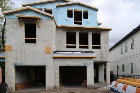 Touwnhouse à vendre à Tampa, Floride: 4 chambres, 217.11 m2 № 1743672 - photo 1