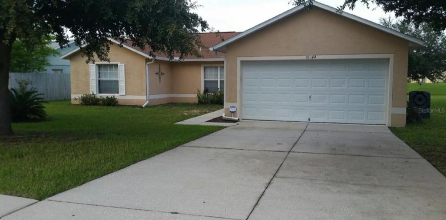 Villa ou maison à Clermont, Floride 3 chambres, 154.4 m2 № 2406480