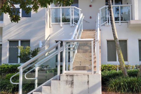 Copropriété à vendre à Doral, Floride: 3 chambres, 156.91 m2 № 1966371 - photo 1