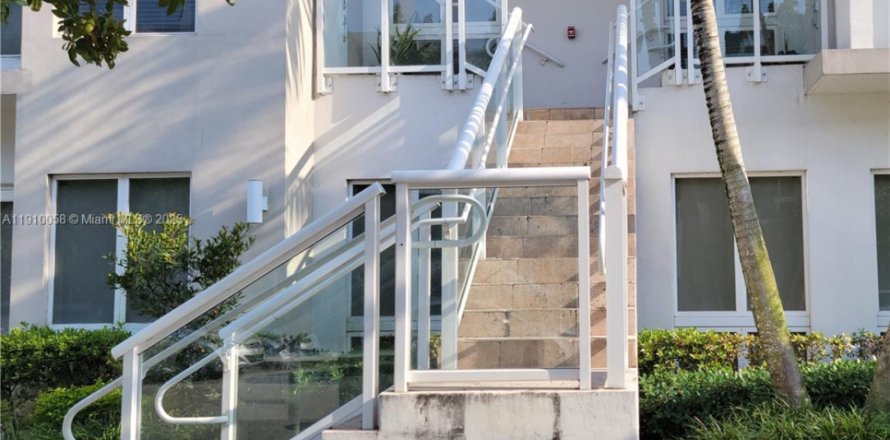 Condo à Doral, Floride, 3 chambres  № 1966371