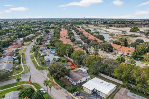 Villa ou maison à vendre à Sunrise, Floride: 3 chambres, 167.32 m2 № 2005208 - photo 15