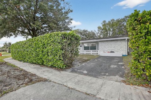 Villa ou maison à vendre à Sunrise, Floride: 3 chambres, 167.32 m2 № 2005208 - photo 4