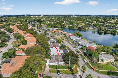 Villa ou maison à vendre à Sunrise, Floride: 3 chambres, 167.32 m2 № 2005208 - photo 2