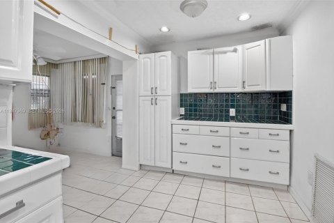 Villa ou maison à vendre à Sunrise, Floride: 3 chambres, 167.32 m2 № 2005208 - photo 14