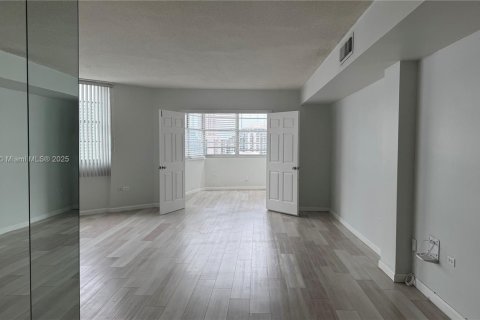 Condominio en venta en Miami, Florida, 2 dormitorios, 91.97 m2 № 1892660 - foto 5