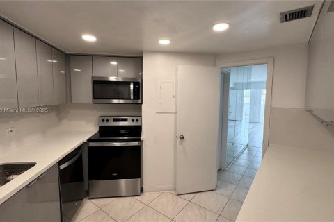 Condominio en venta en Miami, Florida, 2 dormitorios, 91.97 m2 № 1892660 - foto 21