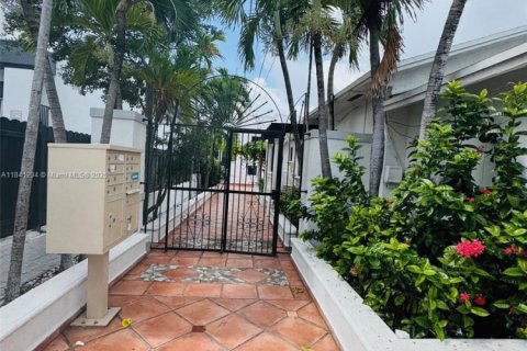 Propiedad comercial en venta en Miami, Florida № 1830294 - foto 3