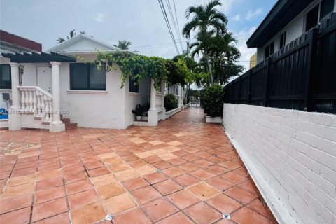 Propiedad comercial en venta en Miami, Florida № 1830294 - foto 5