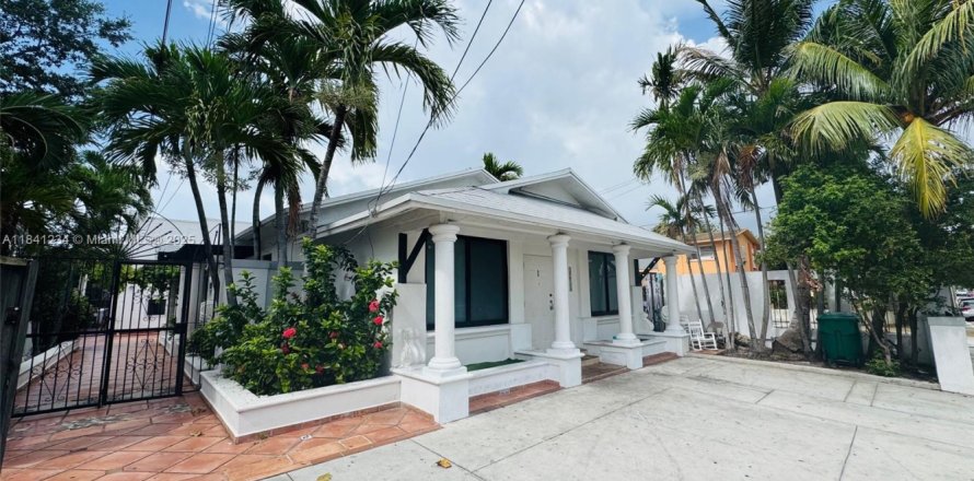 Propiedad comercial en Miami, Florida № 1830294