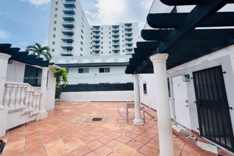 Propiedad comercial en venta en Miami, Florida № 1830294 - foto 19