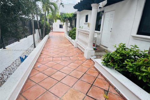Propiedad comercial en venta en Miami, Florida № 1830294 - foto 20